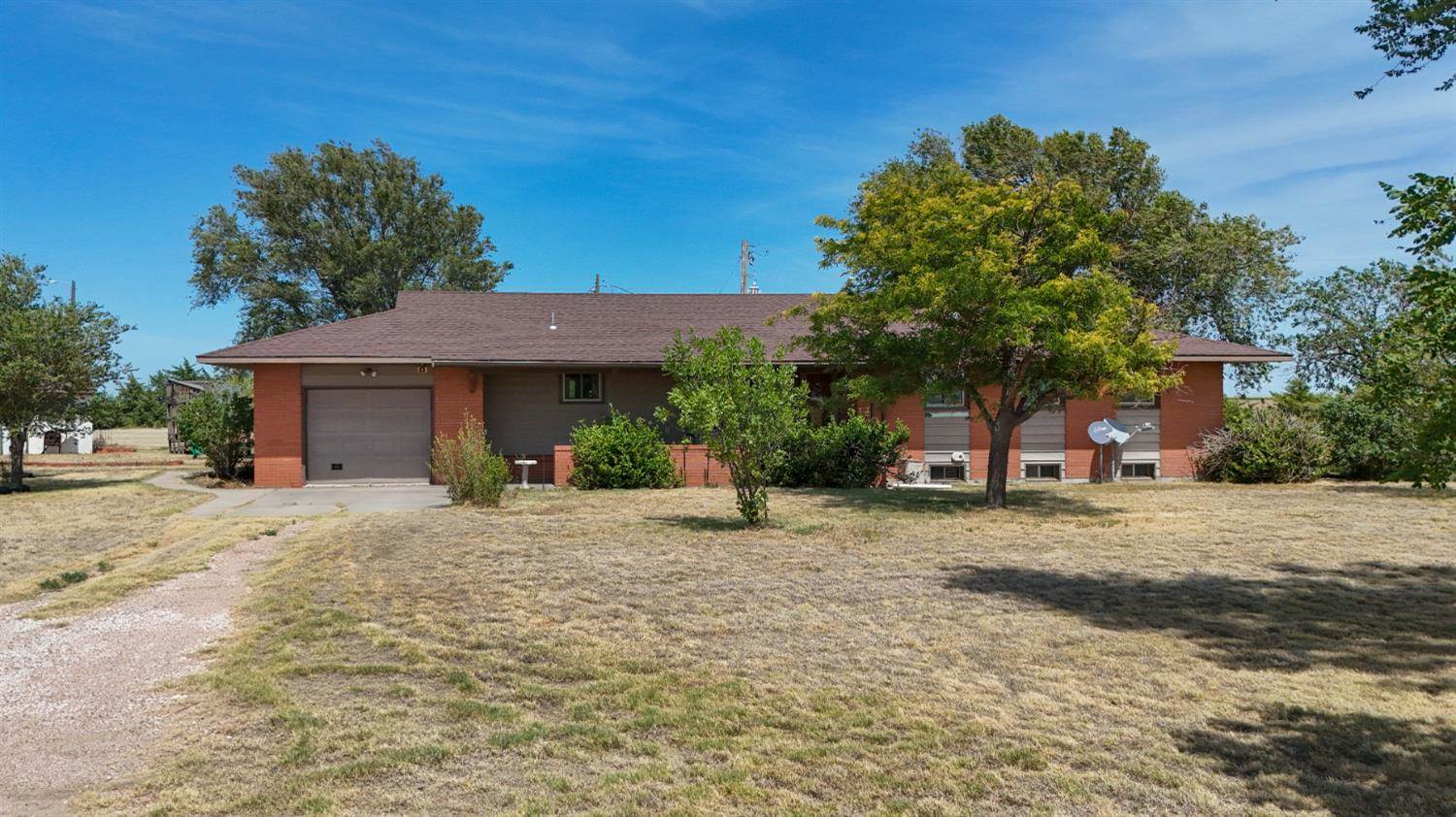 8066 East Rd 11, Ulysses, KS 67880