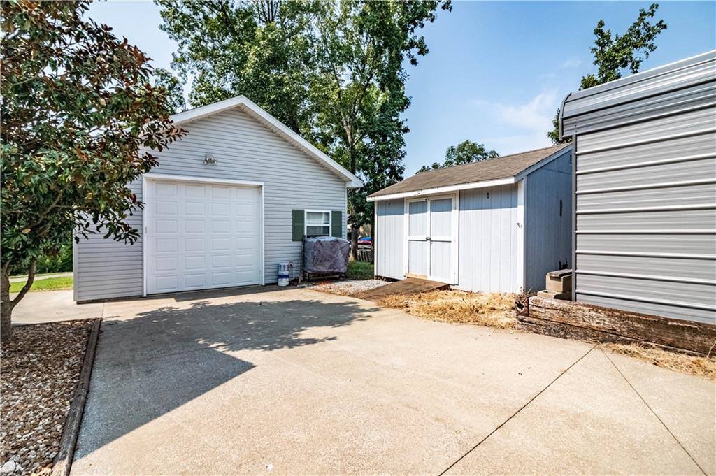 12338 Crestview Drive, Warsaw, MO 65355