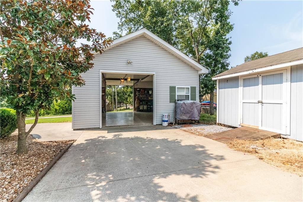 12338 Crestview Drive, Warsaw, MO 65355