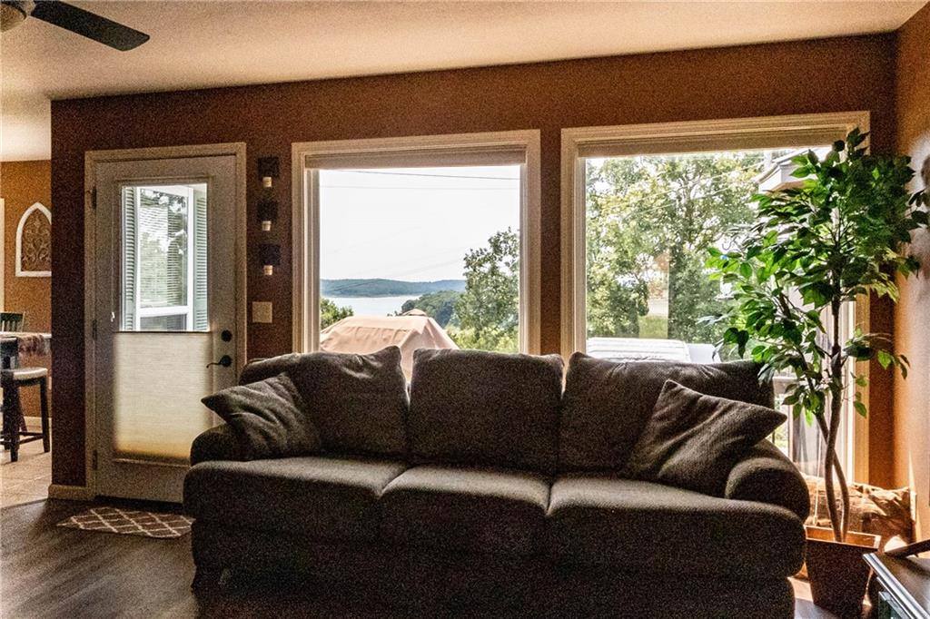 12338 Crestview Drive, Warsaw, MO 65355