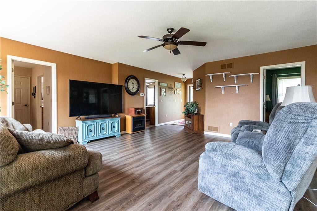 12338 Crestview Drive, Warsaw, MO 65355
