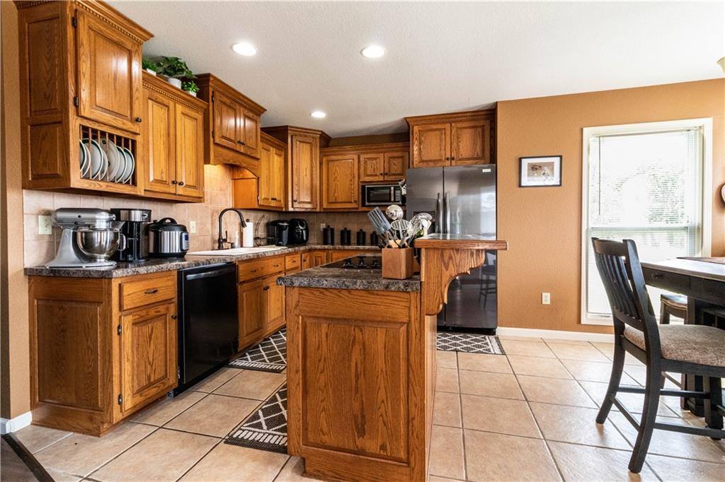 12338 Crestview Drive, Warsaw, MO 65355