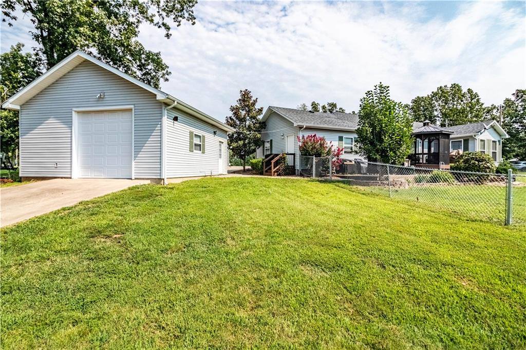 12338 Crestview Drive, Warsaw, MO 65355