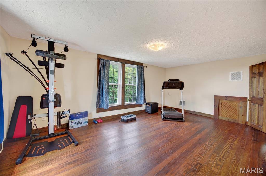 26287 Radcliff Drive, Richland, MO 65556