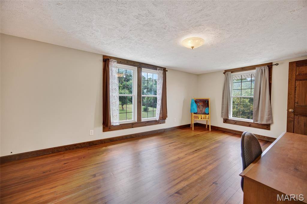 26287 Radcliff Drive, Richland, MO 65556