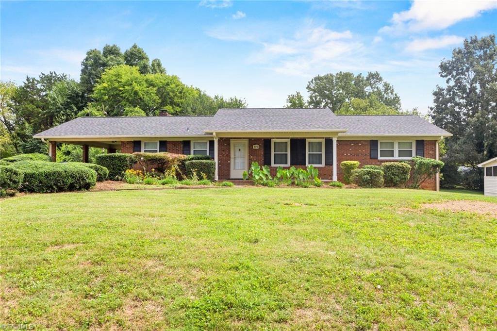 229 Farmbrooke Lane, Winston-Salem, NC 27127