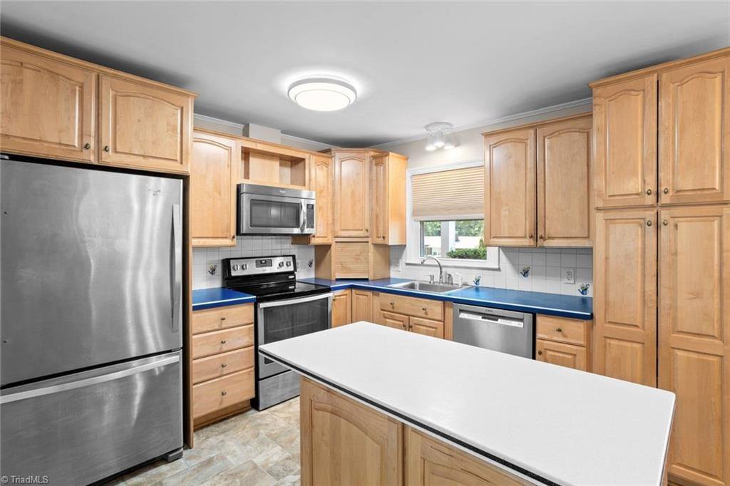 229 Farmbrooke Lane, Winston-Salem, NC 27127