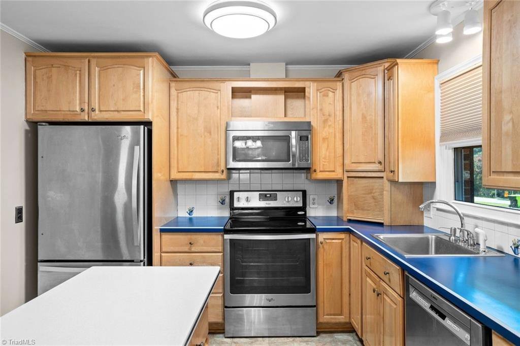 229 Farmbrooke Lane, Winston-Salem, NC 27127