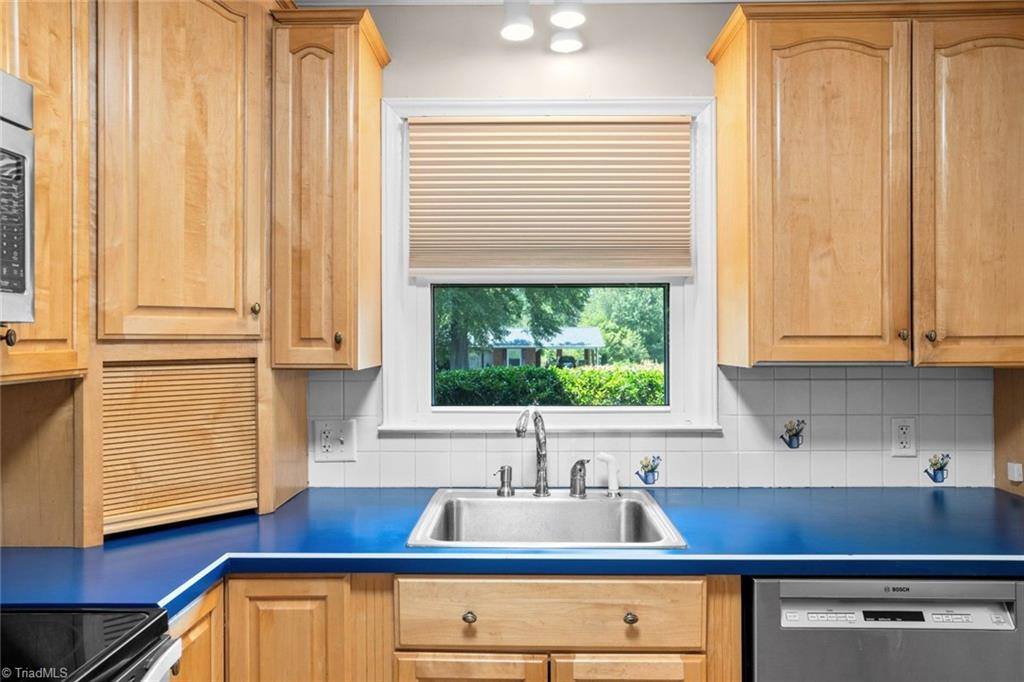 229 Farmbrooke Lane, Winston-Salem, NC 27127