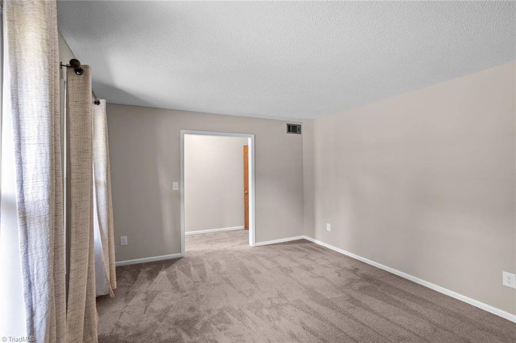 229 Farmbrooke Lane, Winston-Salem, NC 27127