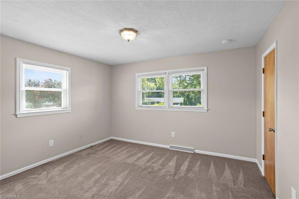 229 Farmbrooke Lane, Winston-Salem, NC 27127