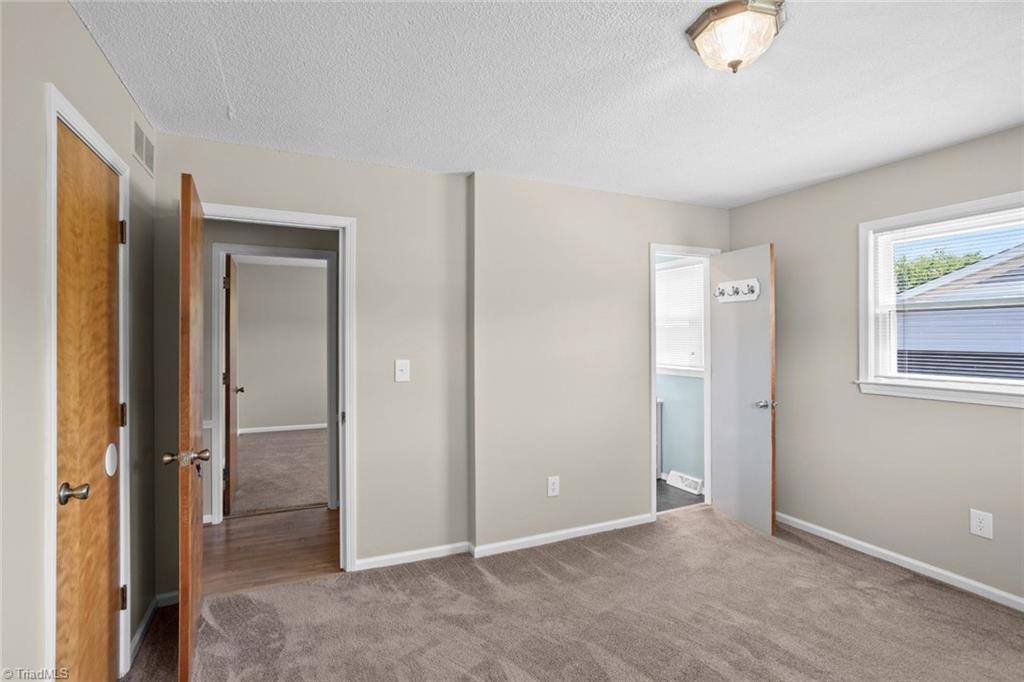 229 Farmbrooke Lane, Winston-Salem, NC 27127