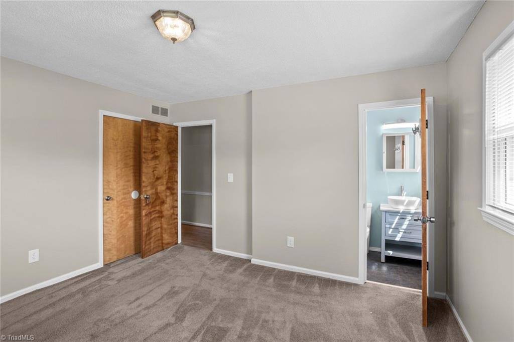 229 Farmbrooke Lane, Winston-Salem, NC 27127