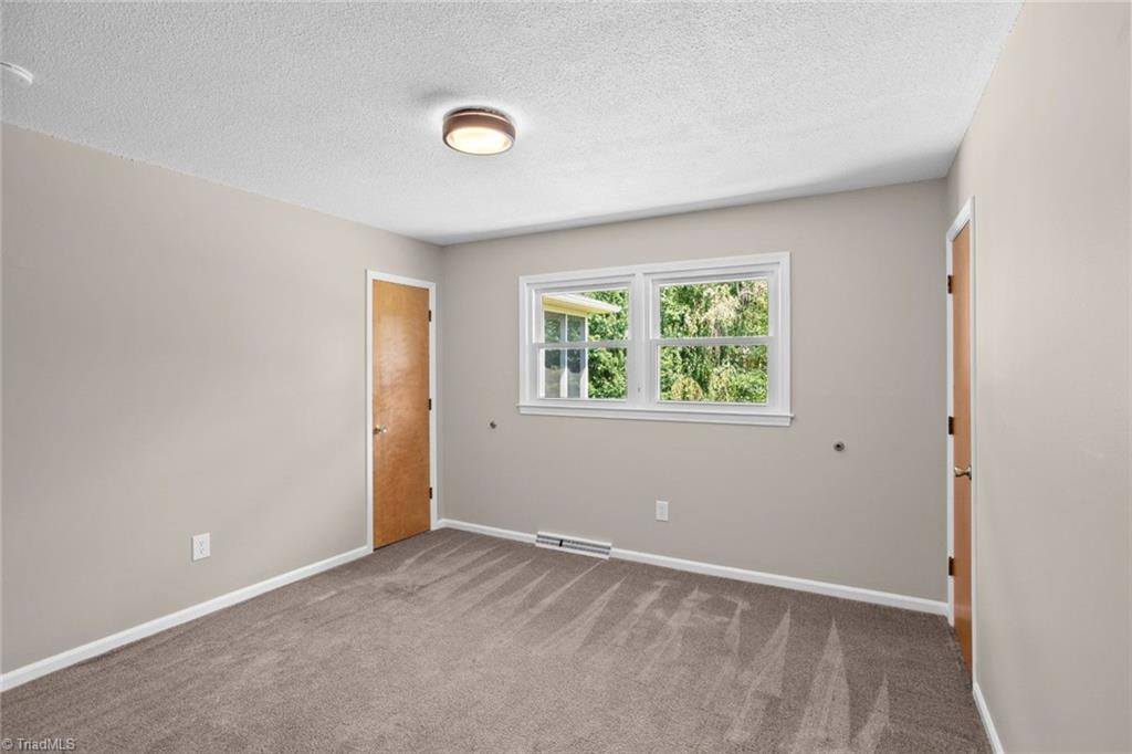 229 Farmbrooke Lane, Winston-Salem, NC 27127
