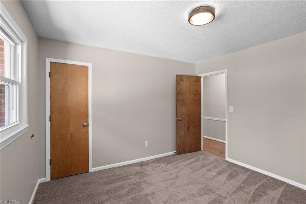 229 Farmbrooke Lane, Winston-Salem, NC 27127