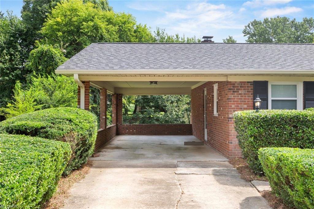 229 Farmbrooke Lane, Winston-Salem, NC 27127
