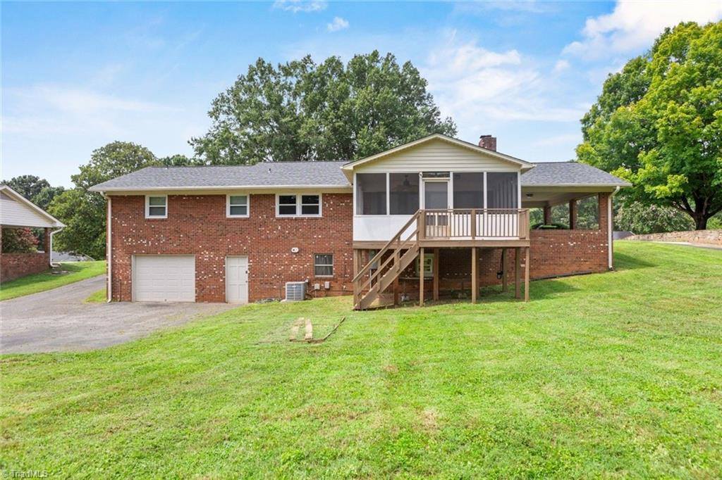 229 Farmbrooke Lane, Winston-Salem, NC 27127