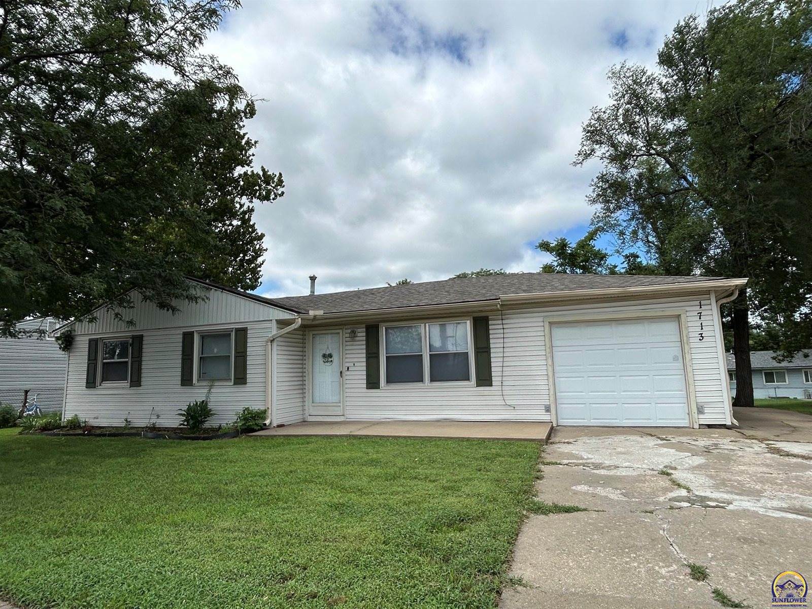 1713 SW Fairlawn RD, Topeka, KS 66604