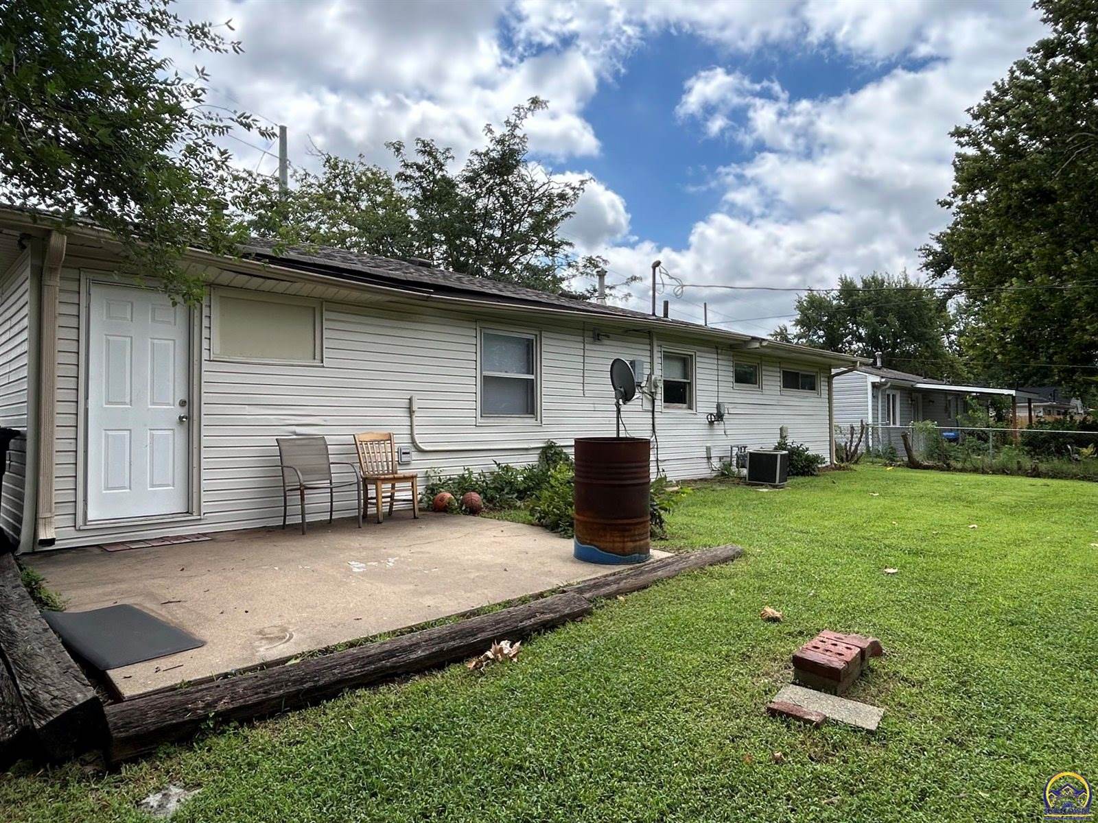 1713 SW Fairlawn RD, Topeka, KS 66604