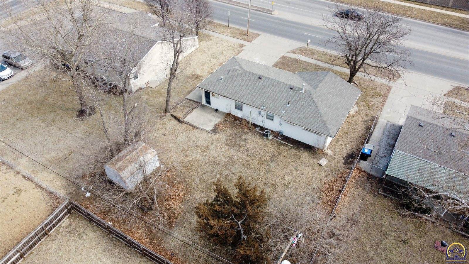 1713 SW Fairlawn RD, Topeka, KS 66604