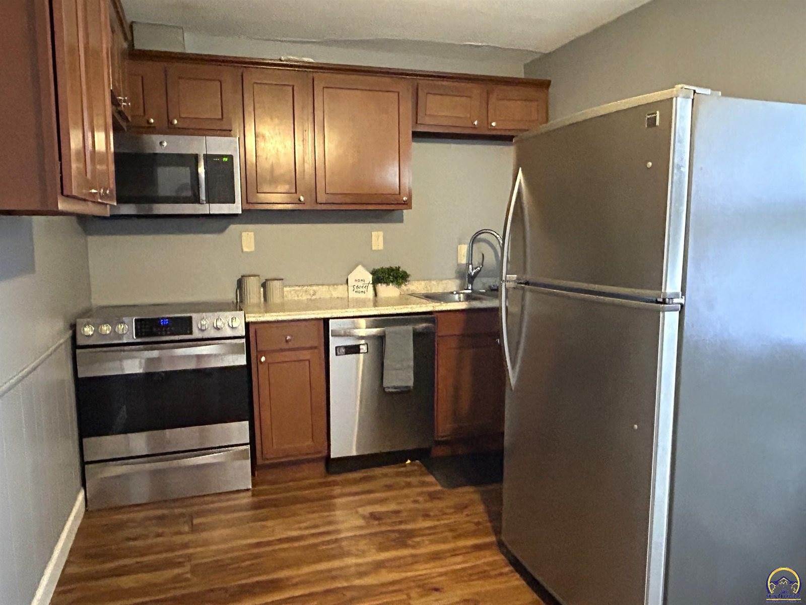 1713 SW Fairlawn RD, Topeka, KS 66604