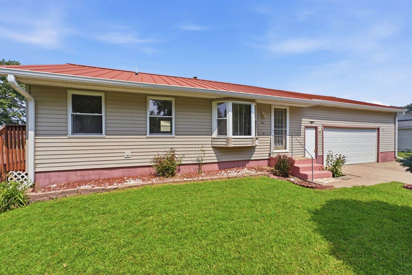 414 15th Place, Camanche, IA 52730
