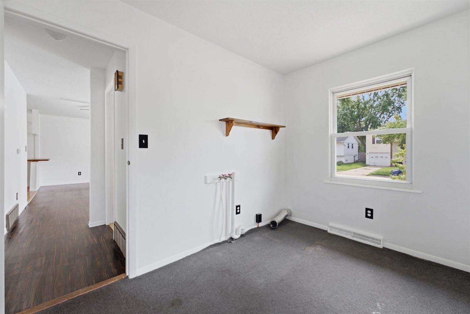 414 15th Place, Camanche, IA 52730