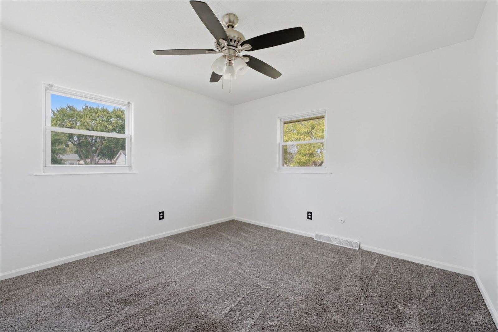 414 15th Place, Camanche, IA 52730
