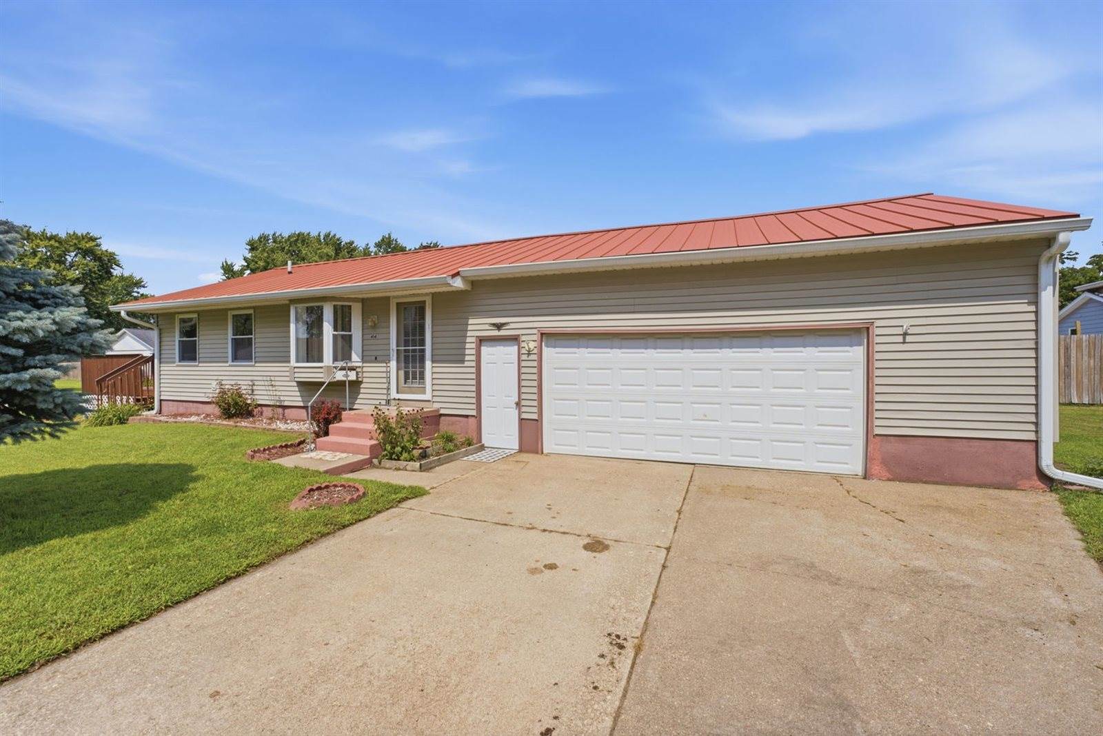 414 15th Place, Camanche, IA 52730