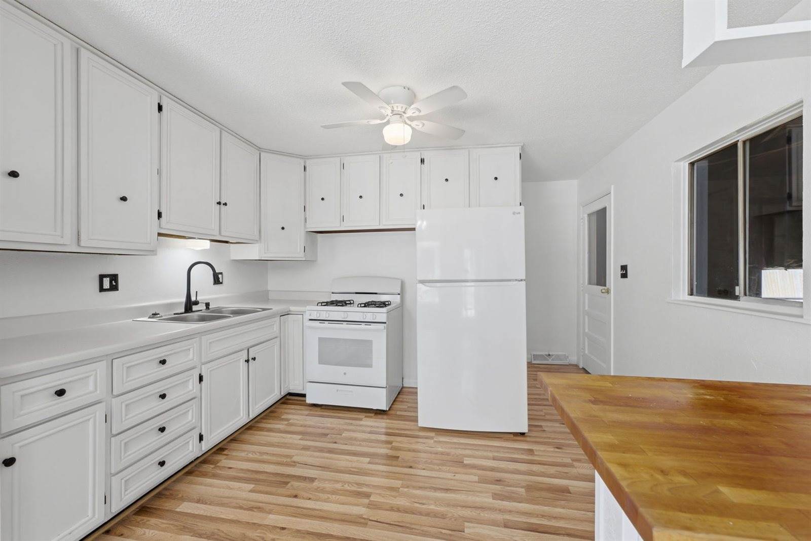 414 15th Place, Camanche, IA 52730