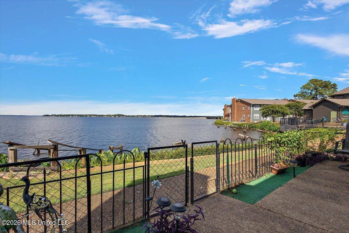 12 Lake Barnett Drive, Brandon, MS 39047