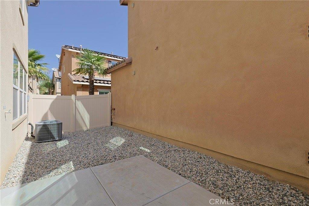 20509 Hazelnut Court, Saugus, CA 91350