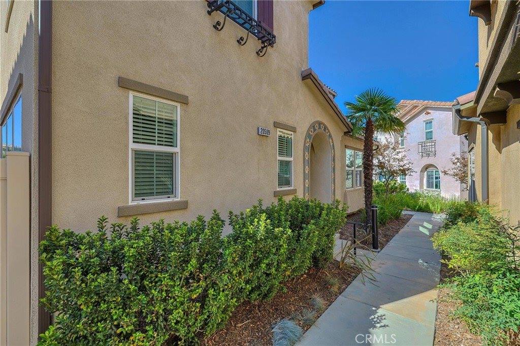 20509 Hazelnut Court, Saugus, CA 91350