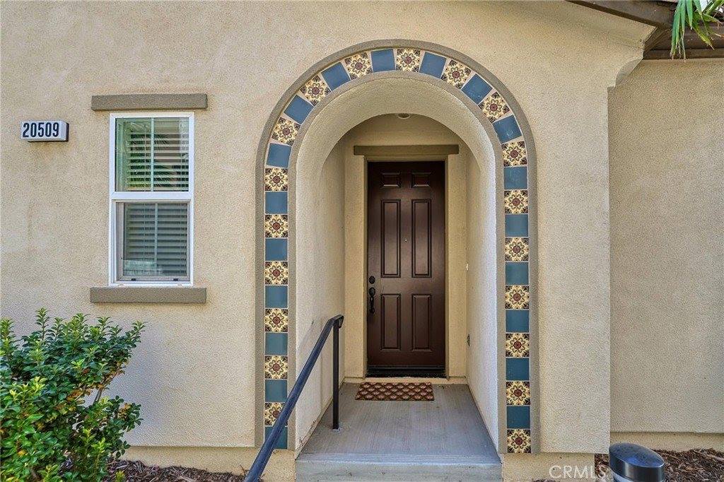 20509 Hazelnut Court, Saugus, CA 91350