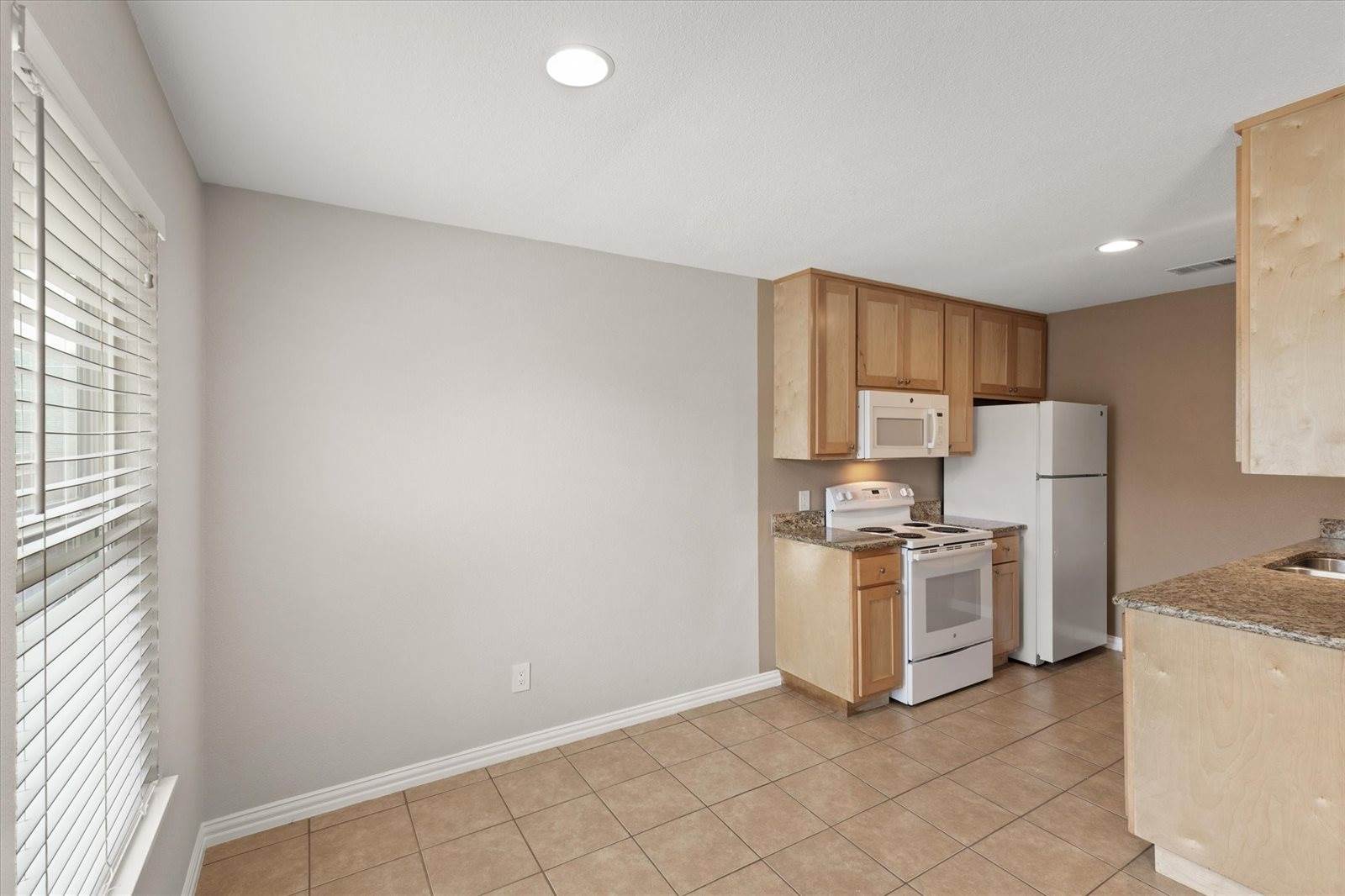 2016 Paisley Drive, Arlington, TX 76015