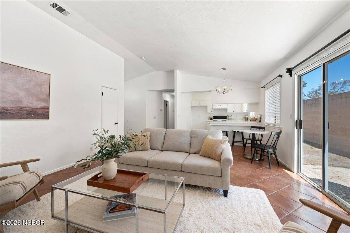 2240 Hanover Way, Santa Maria, CA 93458