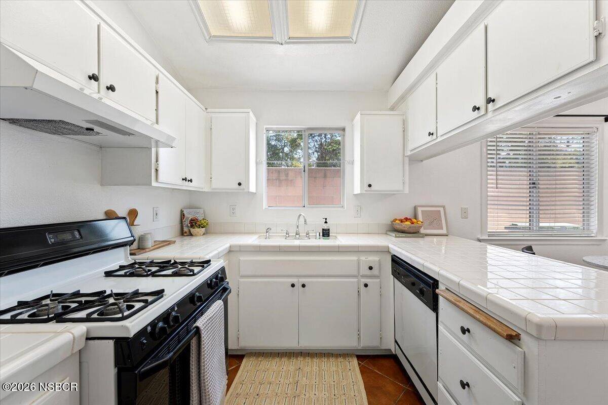 2240 Hanover Way, Santa Maria, CA 93458