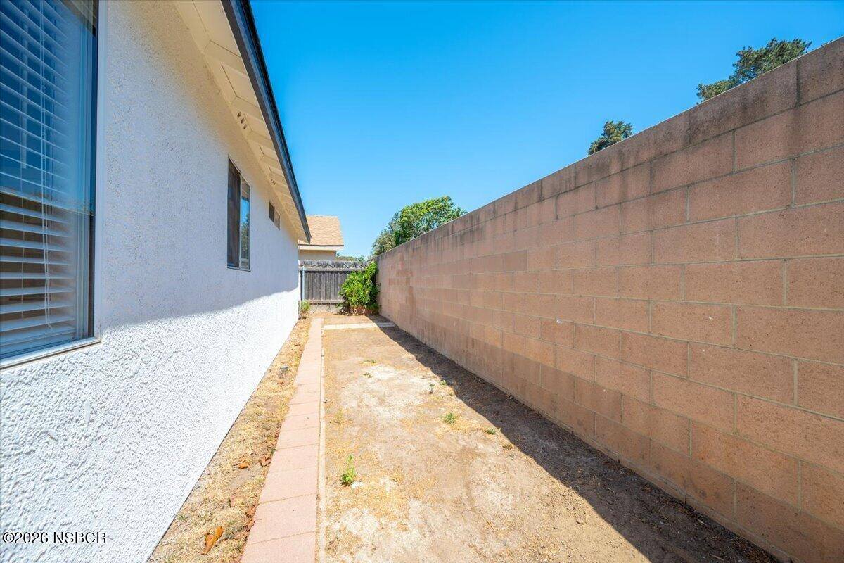 2240 Hanover Way, Santa Maria, CA 93458