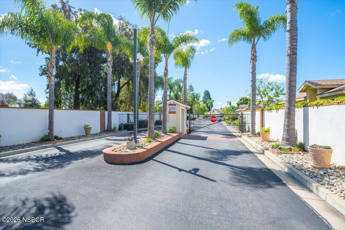2240 Hanover Way, Santa Maria, CA 93458