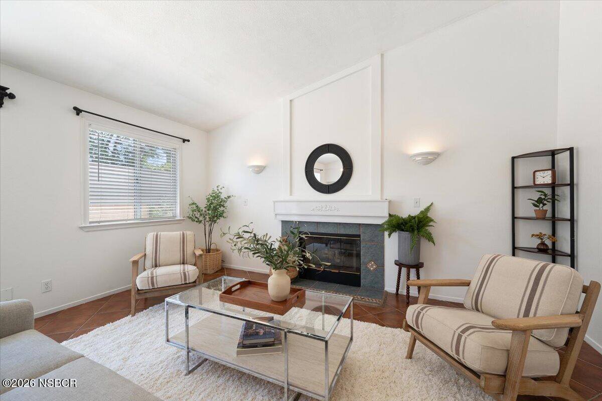 2240 Hanover Way, Santa Maria, CA 93458
