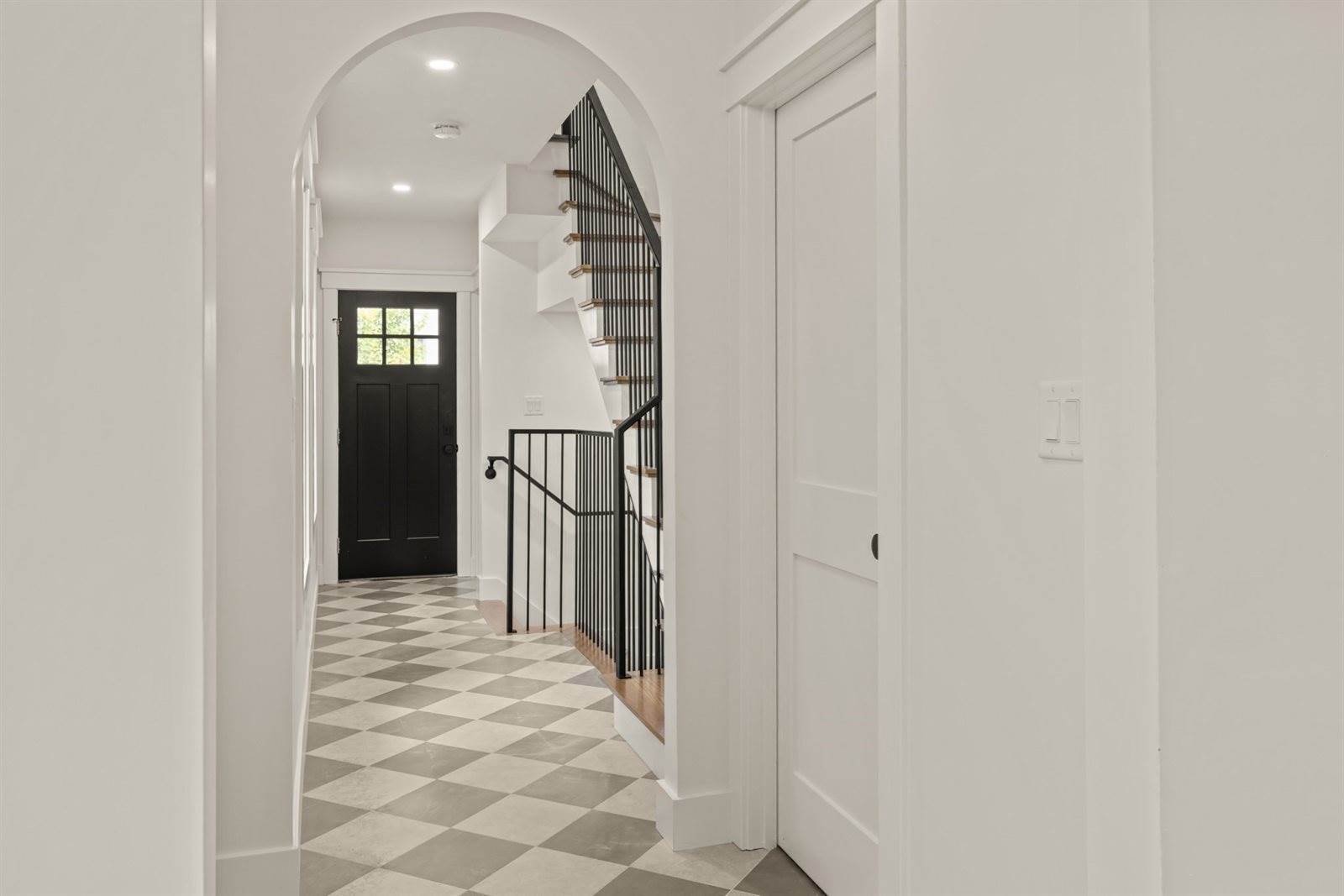 23 College Hill Rd, Somerville, MA 02144