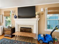 1811 SW Oakley AVE, Topeka, KS 66604