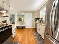 1811 SW Oakley AVE, Topeka, KS 66604