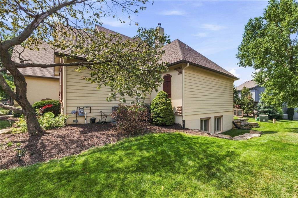 10230 Marion Street, Lenexa, KS 66220