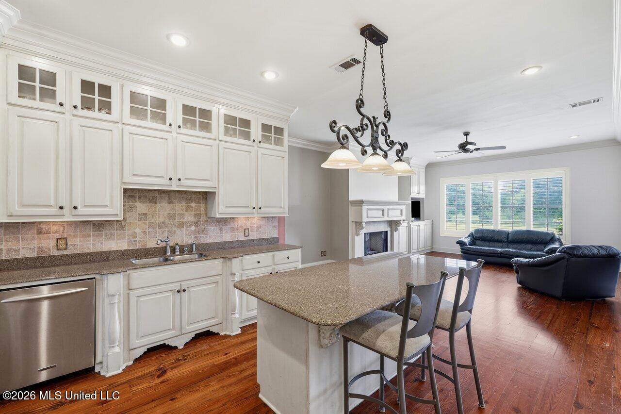 553 Twin Cedars Drive, Madison, MS 39110