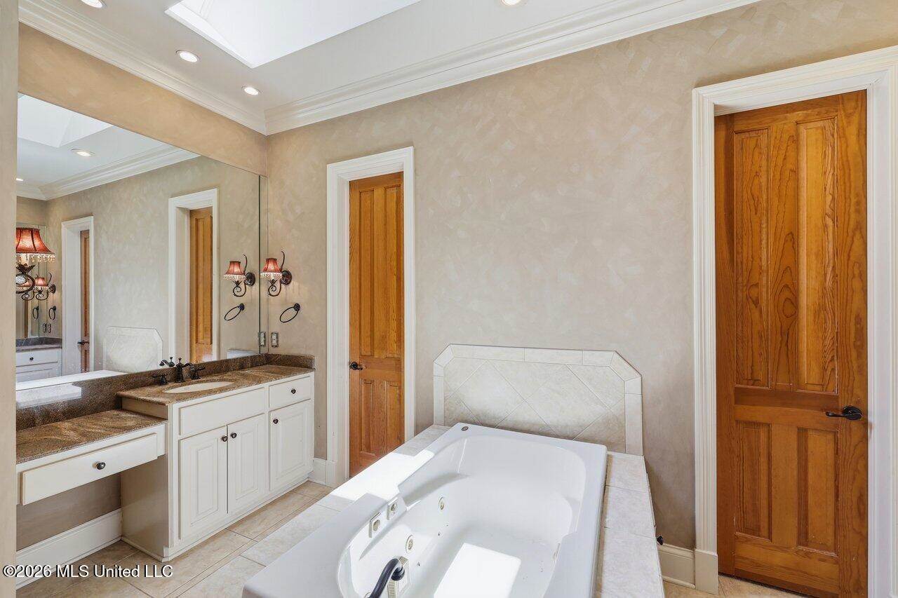 553 Twin Cedars Drive, Madison, MS 39110