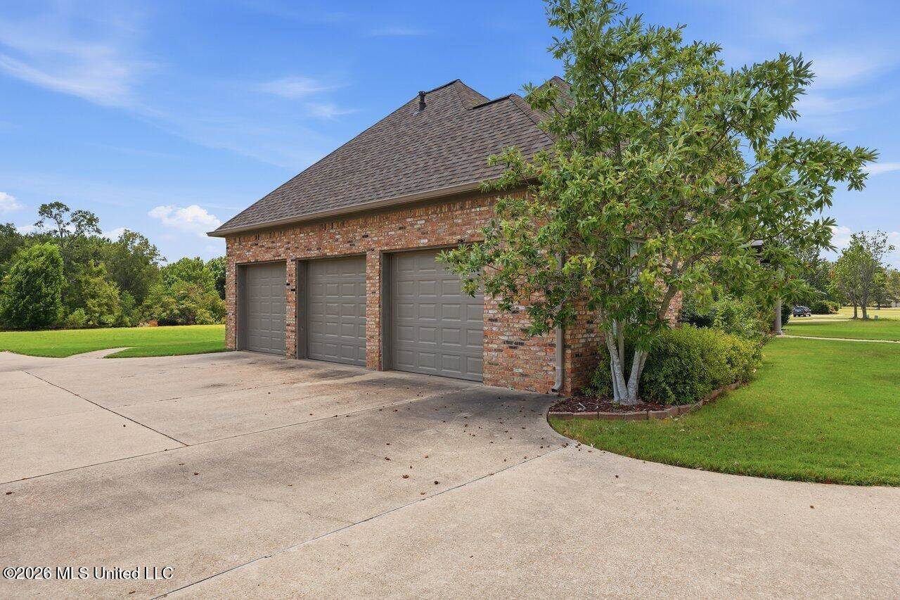 553 Twin Cedars Drive, Madison, MS 39110