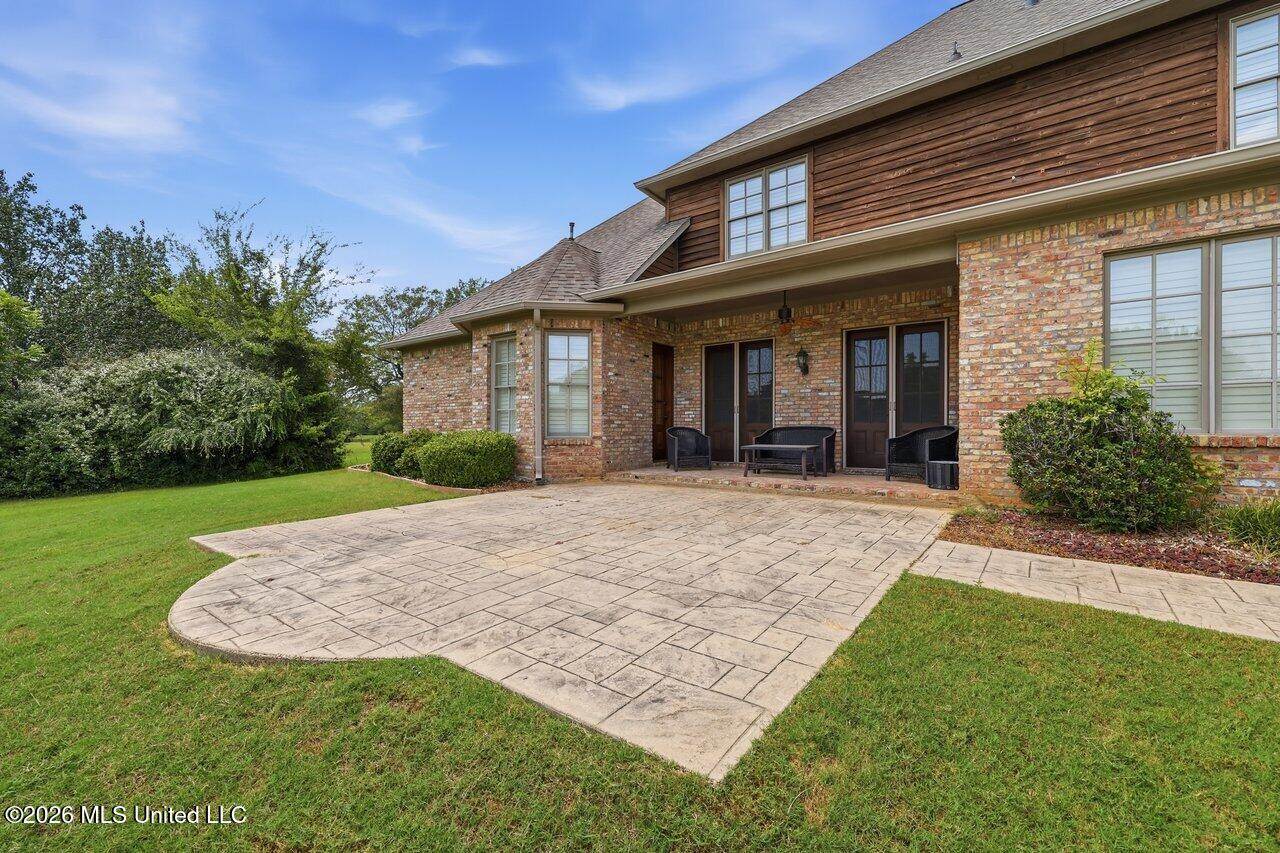 553 Twin Cedars Drive, Madison, MS 39110