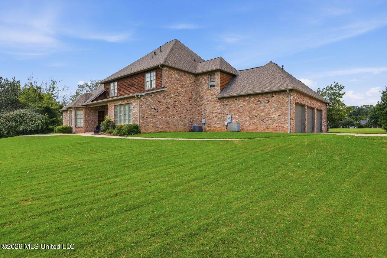553 Twin Cedars Drive, Madison, MS 39110