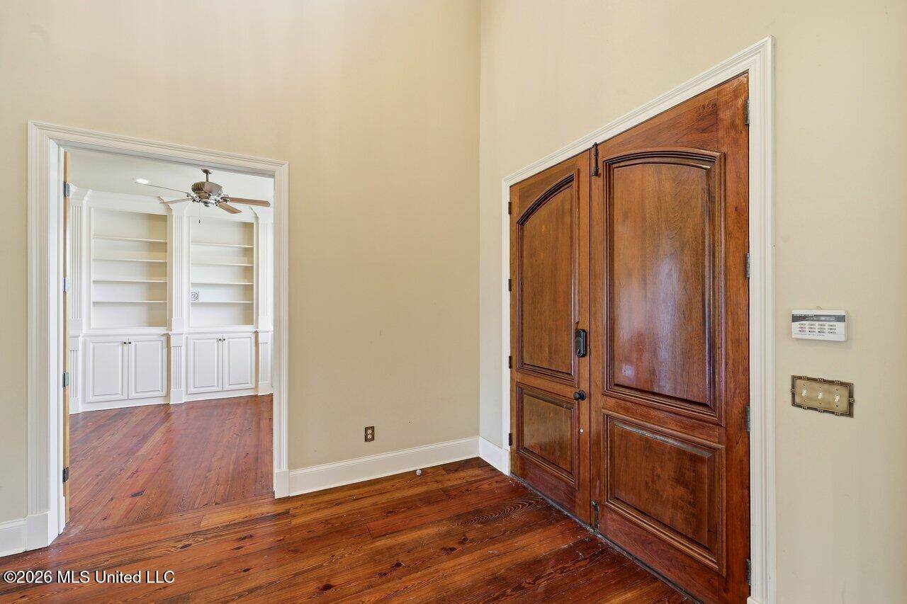 553 Twin Cedars Drive, Madison, MS 39110